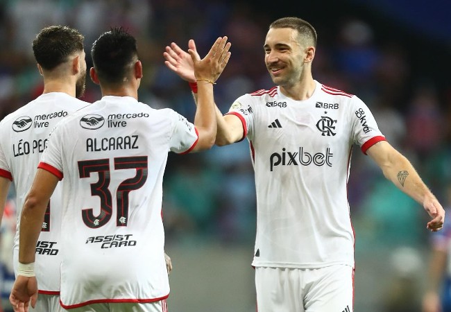 Flamengo bate Bahia em Salvador e abre vantagem no G4 do Brasileiro