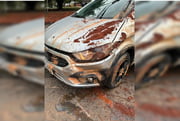 Carro ficou destruído após cair em buraco na 310 da Asa Norte