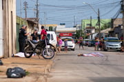 Um homem de 51 anos e sua filha, de 32 anos, foram brutalmente assassinados por volta das 6h45