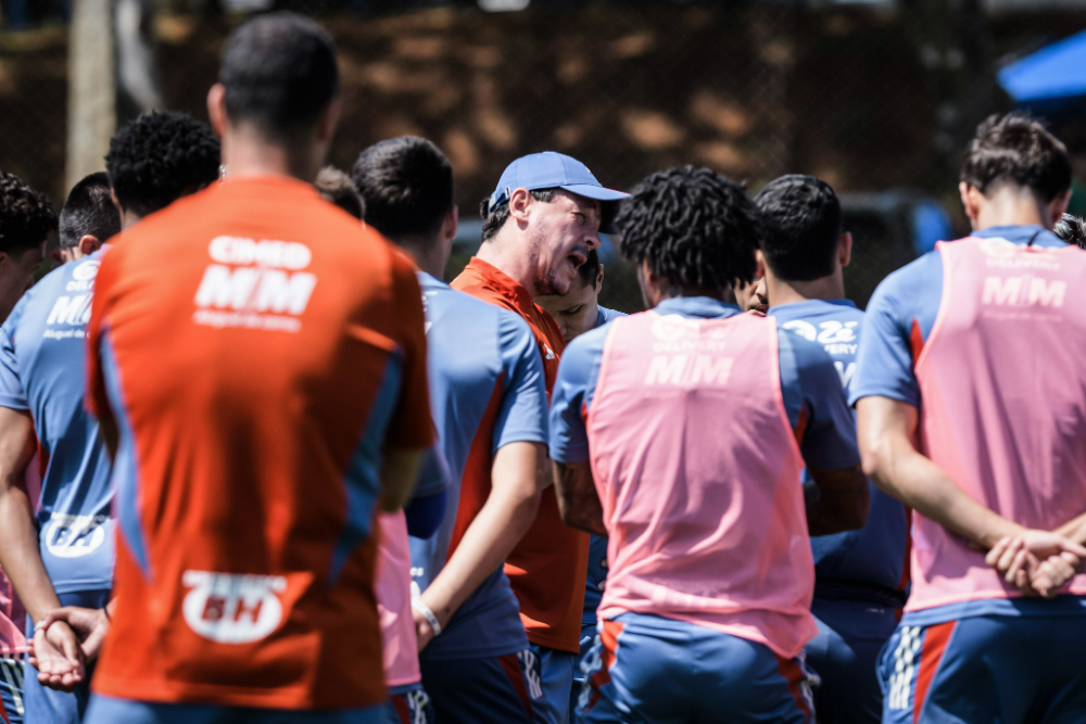 Cruzeiro dá folgas aos jogadores e retorna aos treinos na segunda