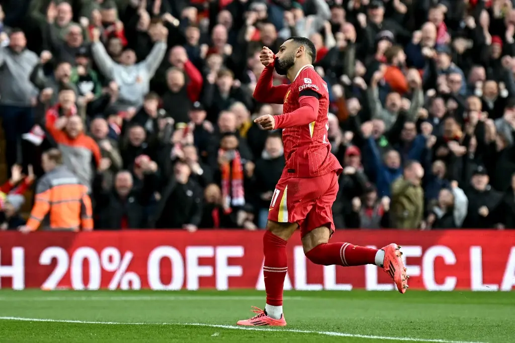 Liverpool vence Chelsea e se mantém na liderança da Premier League