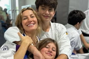 Gisele Bündchen com os filhos após graduação no jiu-jítsu