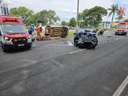 Um dos carros envolvidos ficou bastante danificado