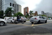 Semáforos desligados após apagão em SP. Na foto, Avenida Santo Amaro, altura do 5.800