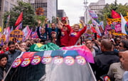 Marina Silva, Luiza Erundina, Guilherme Boulos, Lula e Marta Suplicy na Av. Paulista no sábado (5/10)