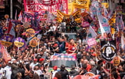 Boulos e Lula em carro durante caminhada na Av. Paulista