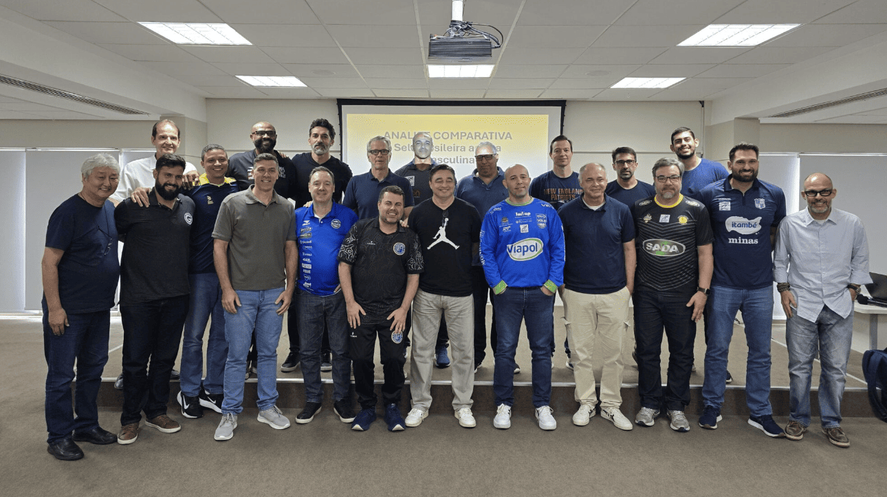 Bernardinho recebe treinadores da Superliga para discutir tendências do vôlei mundial