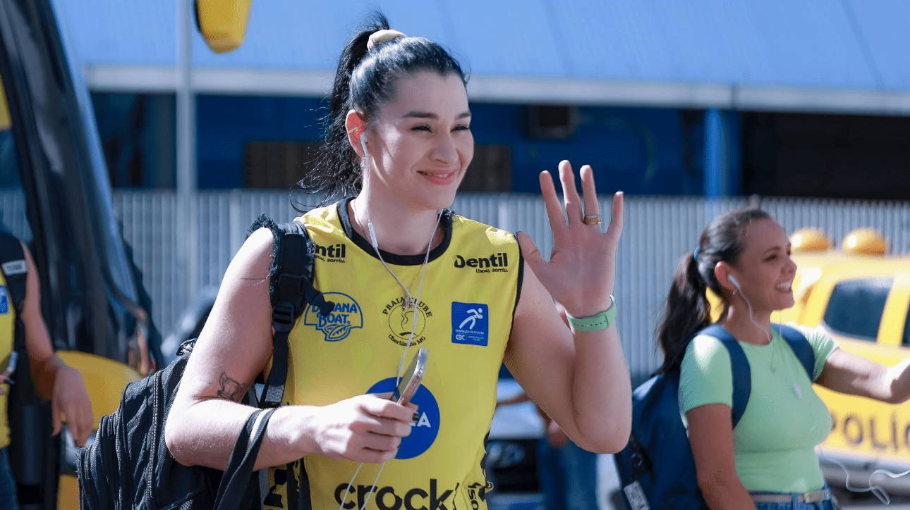 Vôlei: Claudinha anuncia primeira gravidez