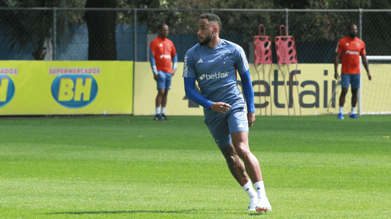 Rafa Silva supera ex-Cruzeiro e tem expulsão mais rápida da história do Brasileiro