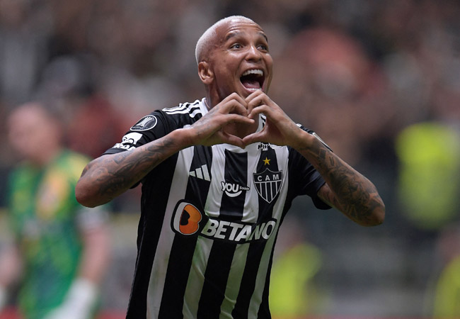 Deyverson comemora um dos gols marcados na vitória do Atlético sobre o River Plate - (foto: DOUGLAS MAGNO / AFP)