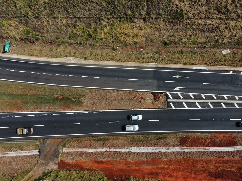 estrada: rodovia em São Paulo