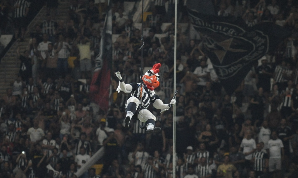 Atlético x Vasco: Galo Doido surpreende e salta do teto da Arena MRV; vídeo 