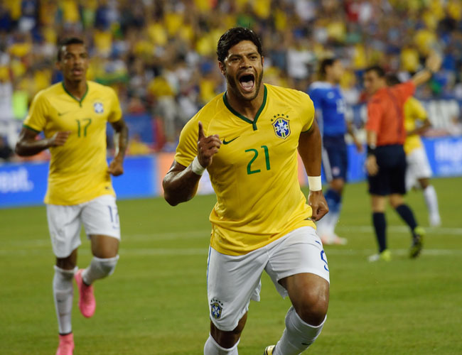 Hulk comemora gol pelo Brasil no amistoso contra os Estados Unidos, em 2015 - (foto: DON EMMERT/AFP)