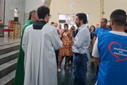 O prefeito Ricardo Nunes participa de missa na Paróquia São João Maria Vianney, no Grajaú, no último dia de campanha