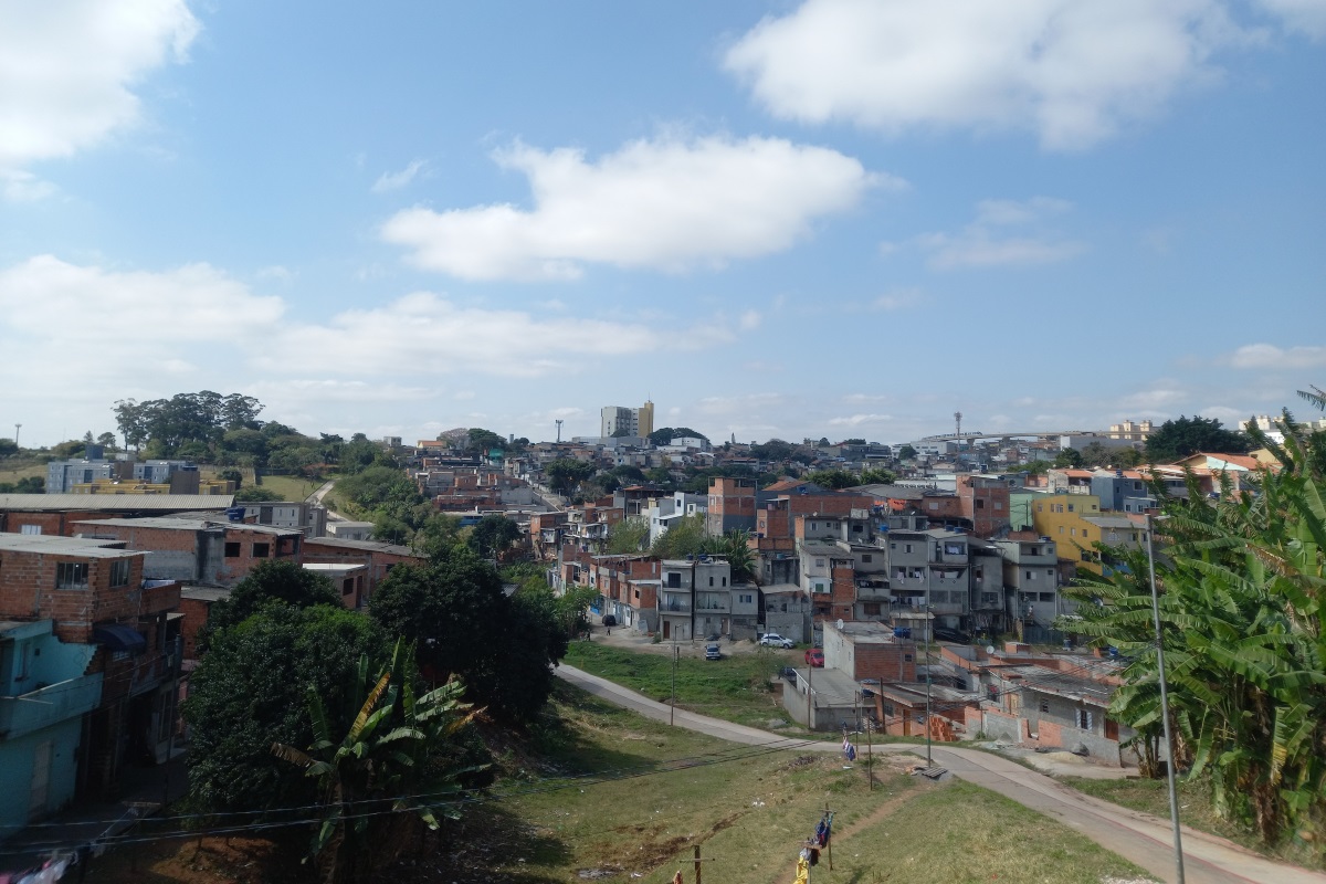 Imagem mostra comunidade - Metrópoles