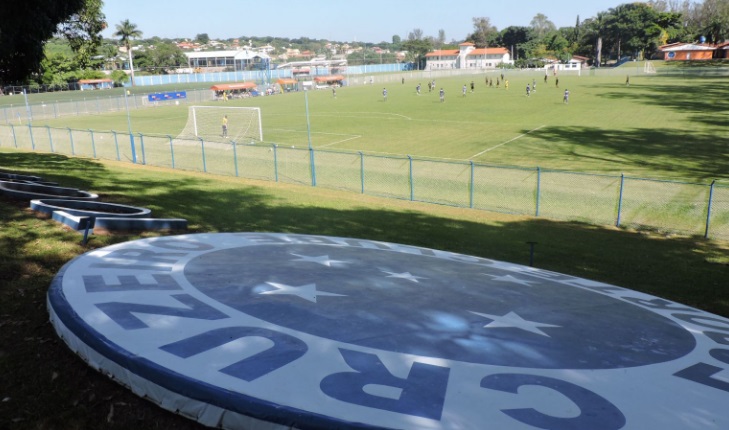 Cruzeiro alerta para golpes em testes nas categorias de base