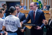 O ministro Cristiano Zanin, do Supremo Tribunal Federal (STF), recebeu título de Cidadão Honorário de Brasília