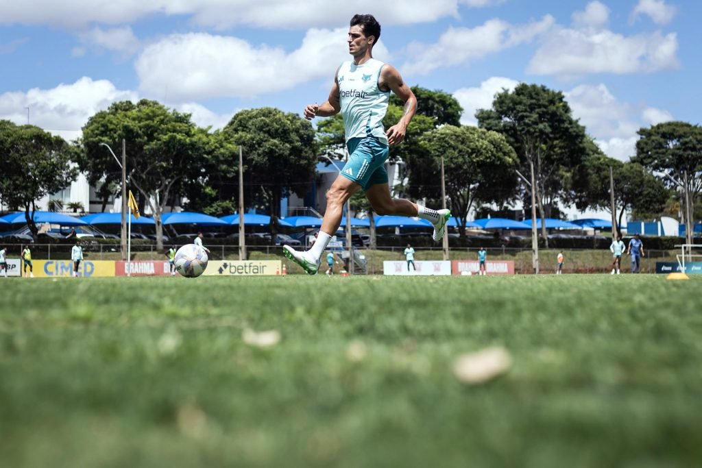 Juan Dinenno é aprovado por Leonardo Jardim. Foto: Gustavo Aleixo/Cruzeiro