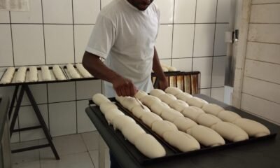 APAC de Paracatu doa pães produzidos por recuperandos a instituições beneficentes