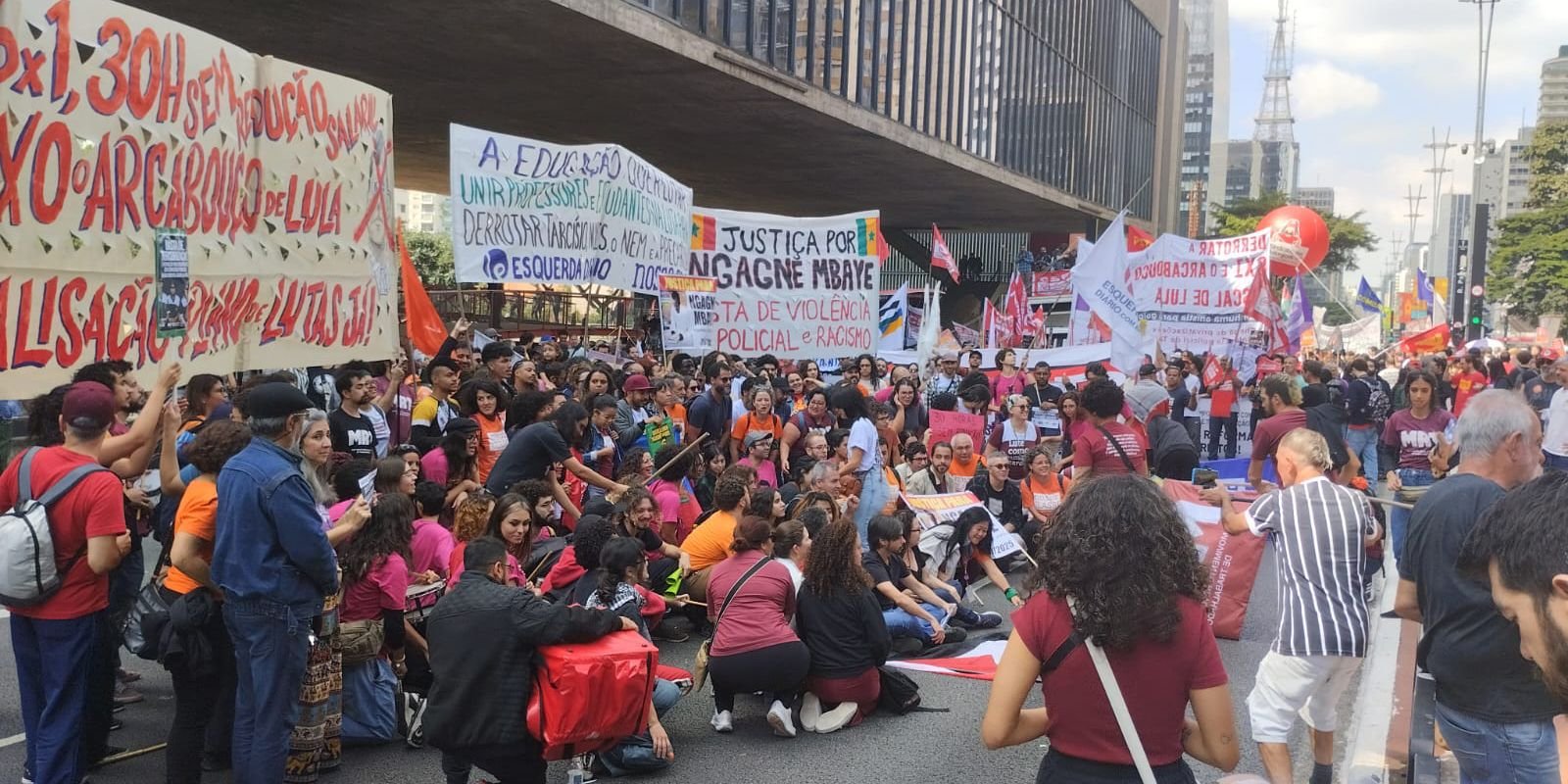 Movimentos sociais fazem ato “combativo” em SP pelo Dia do Trabalhador