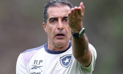 Renato Paiva se irrita com atuação do Botafogo e dispara contra o elenco: “Esse time…”