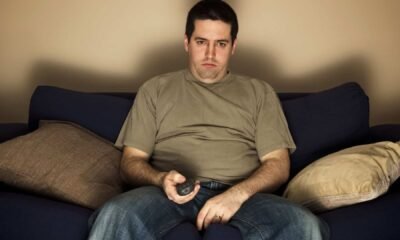 Passar muito tempo sentado aumenta risco de Alzheimer, alerta estudo
