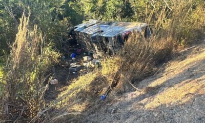 Ônibus lotado que saiu da Bahia para São Paulo cai em ribanceira na BR-365 e deixa 15 feridos em João Pinheiro