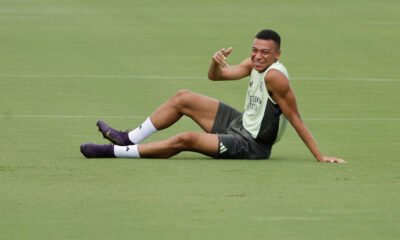 Mbappé treina e presidente do Real Madrid acompanha preparação para jogo contra a Juventus