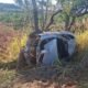 Capotamento na BR-352 em Abadia dos Dourados deixa jovem morto e dois adolescentes gravemente feridos