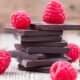 Frutas vermelhas e chocolate amargo podem ajudar a viver mais, diz estudo Frutas vermelhas e chocolate amargo podem ajudar a viver mais, diz estudo