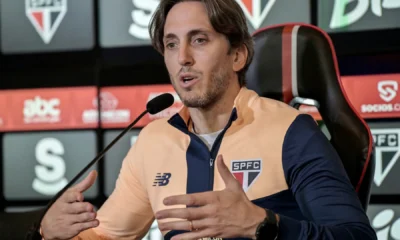 Zubeldía vê do sofá os problemas do São Paulo reaparecerem e a pressão subir