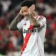 Atacante se lesiona ao marcar em vitória do River Plate sobre o Urawa Reds Atacante se lesiona ao marcar em vitória do River Plate sobre o Urawa Reds