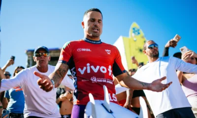 Favoritos, Italo e Yago são eliminados no Mundial de Surfe; Miguel segue vivo