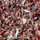 Torcida do Flamengo procura mostrar apoio ao time após eliminação no Mundial