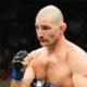 Sean Strickland invade cage e agride lutador após provocação; vídeo