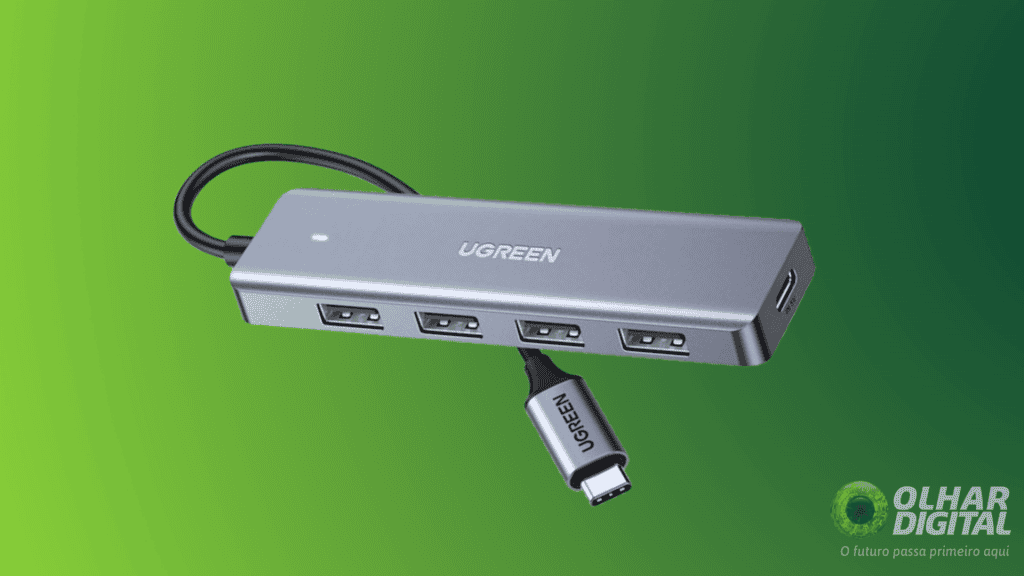 Hub adaptador de USB-C para USB-A UGREEN em fundo verde
