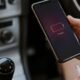 6 coisas que a porta USB do seu carro pode fazer para você testar