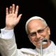 Papa Leão XIV realiza primeiro Angelus em muitos anos na residência de verão de Castel Gandolfo