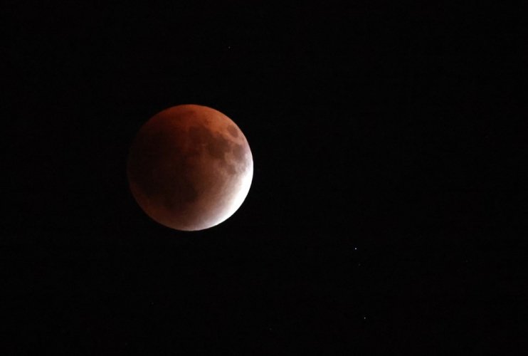 Eclipse lunar total em Teerã