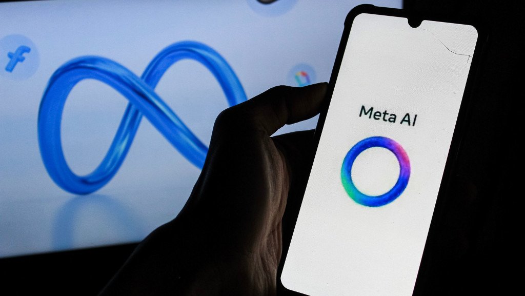 Ao fundo, logo da Meta; à frente, logo da Meta AI em um smartphone