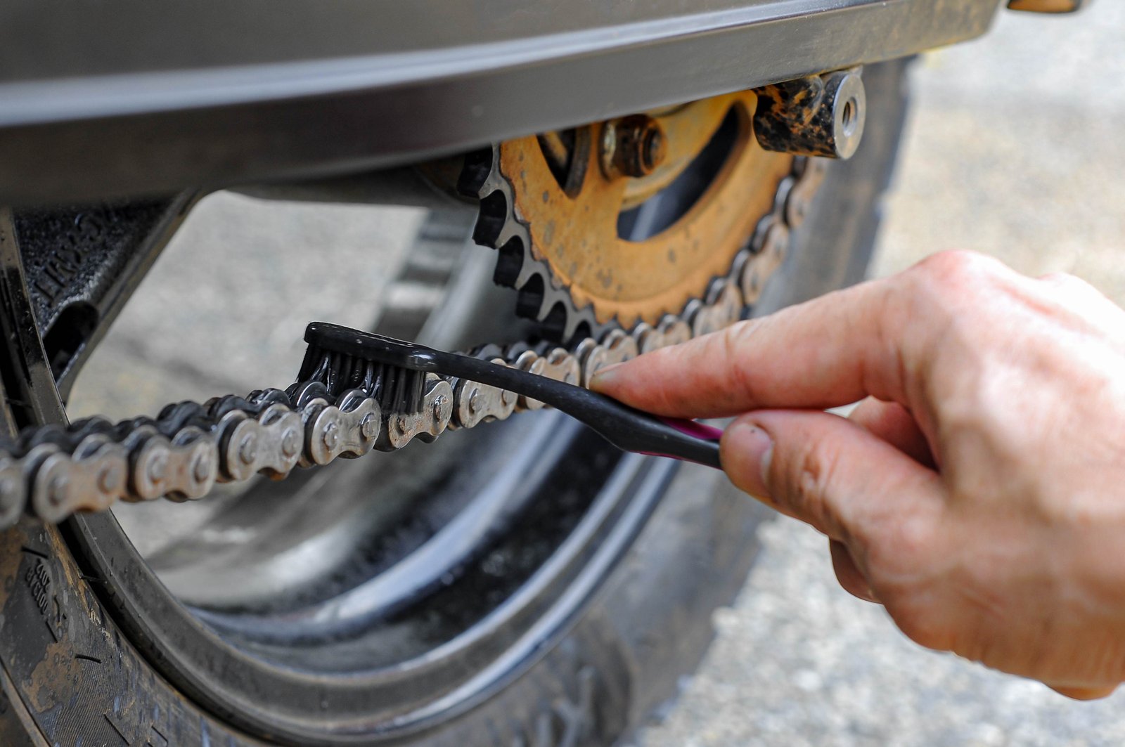 Manutenção de corrente de motocicleta