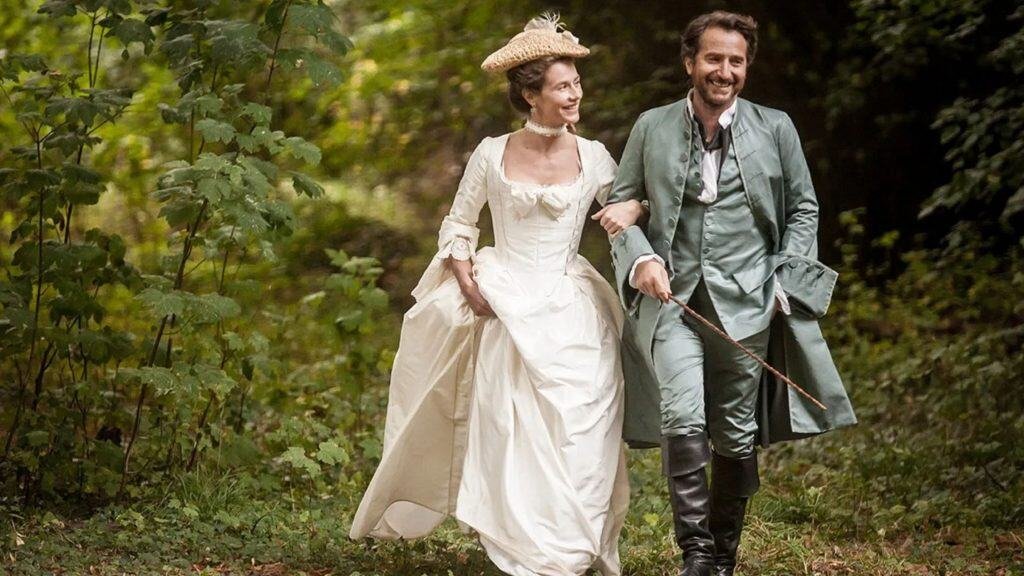 homem e mulher em um campo